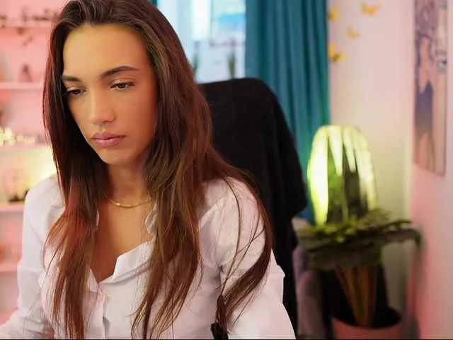 Offline AlexisLovee on BongaCams