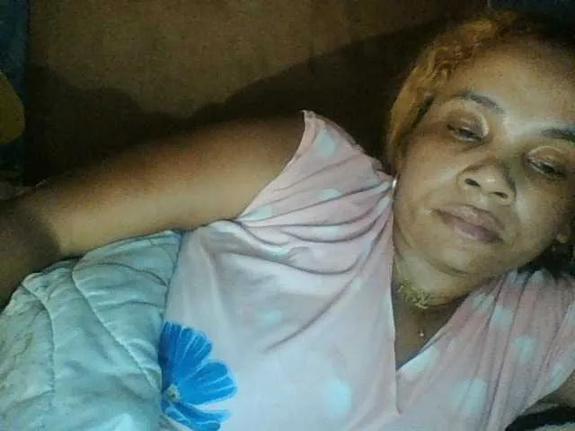 Offline Amanah on BongaCams