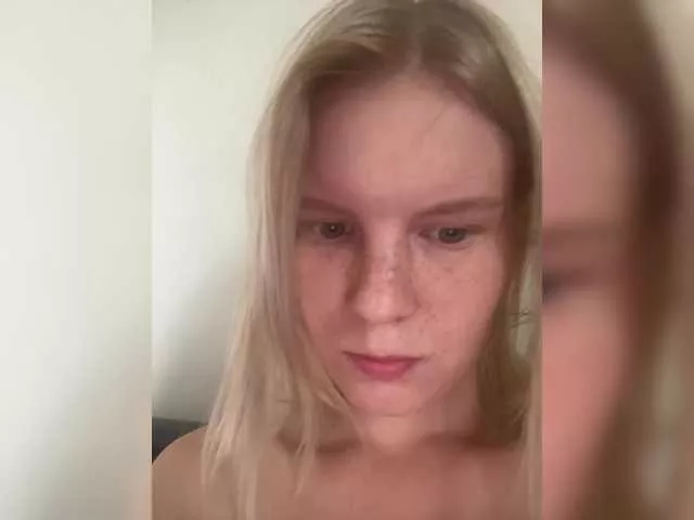 Offline Amelia2004 on BongaCams