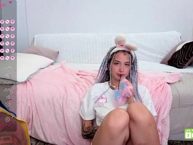 Offline Anuskatz-v2 on BongaCams