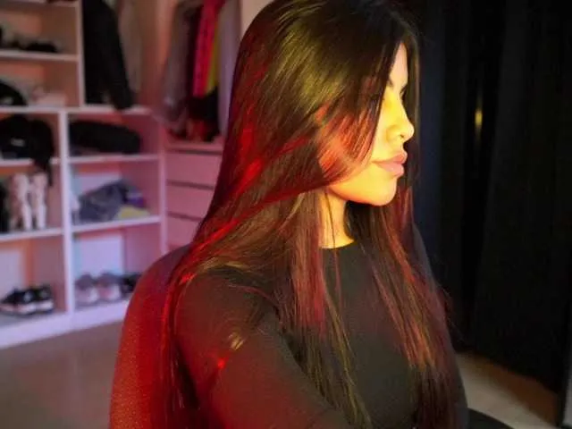 Offline capriciousqueen on BongaCams