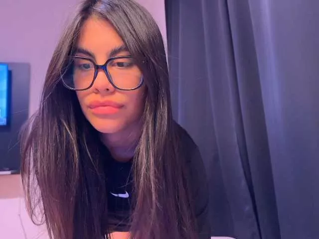 Offline capriciousqueen on BongaCams