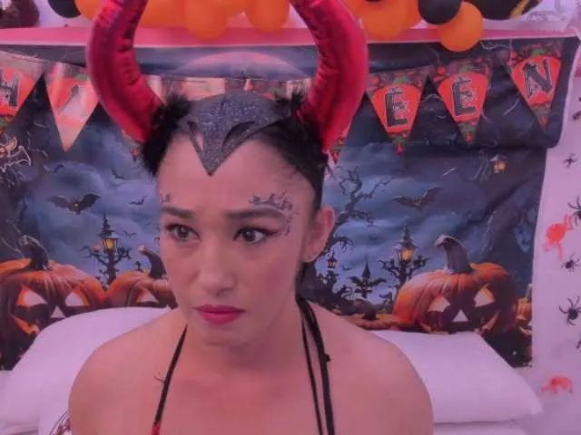 Freechat charlotte-111 on BongaCams