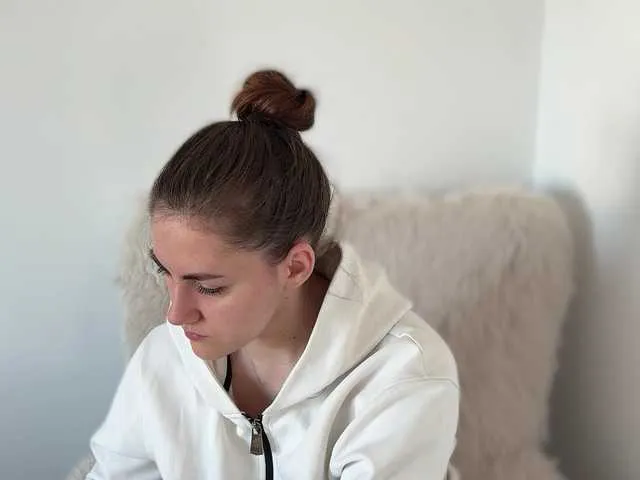 Freechat claireheart on BongaCams