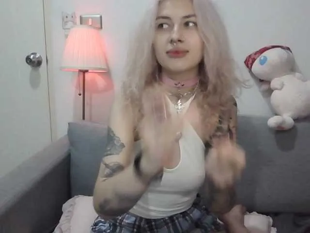 Offline EmilyFlowers on BongaCams