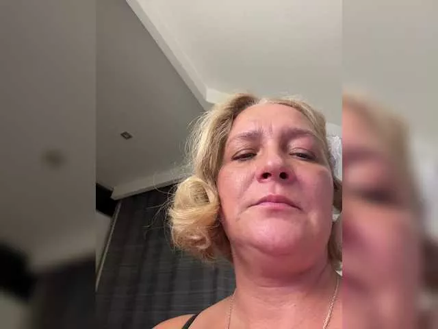 Offline Eva-Bella on BongaCams