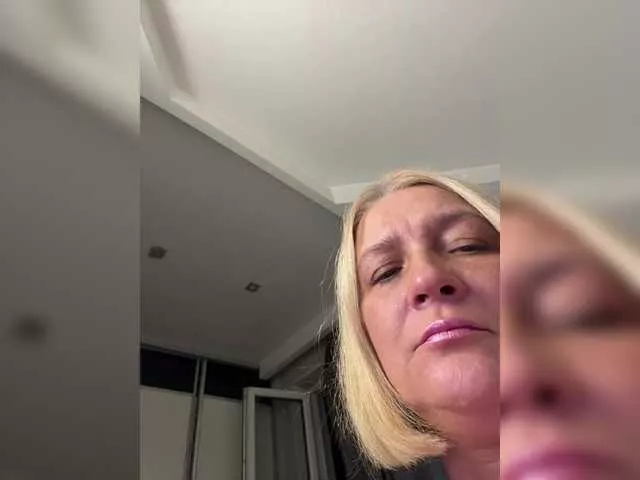 Offline Eva-Bella on BongaCams