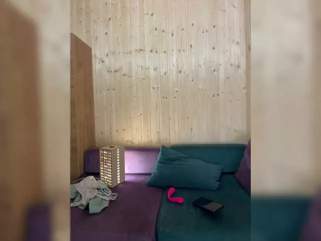 Offline Feramonaa on BongaCams