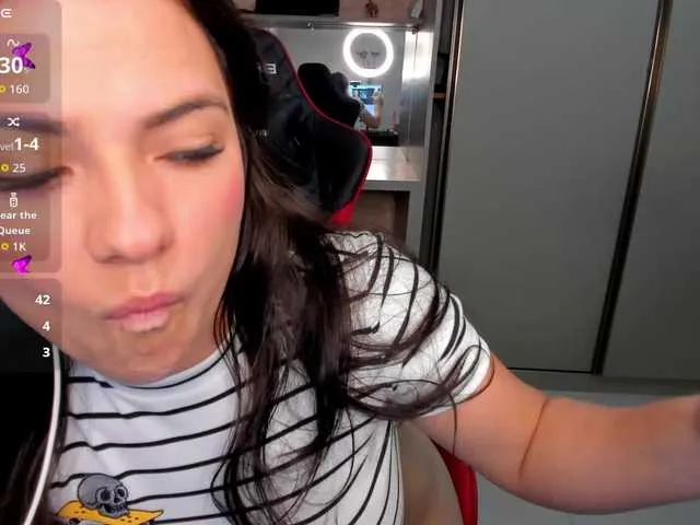 Offline ivyy-scott on BongaCams