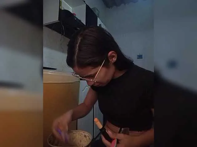 Freechat Kingofqueen23 on BongaCams