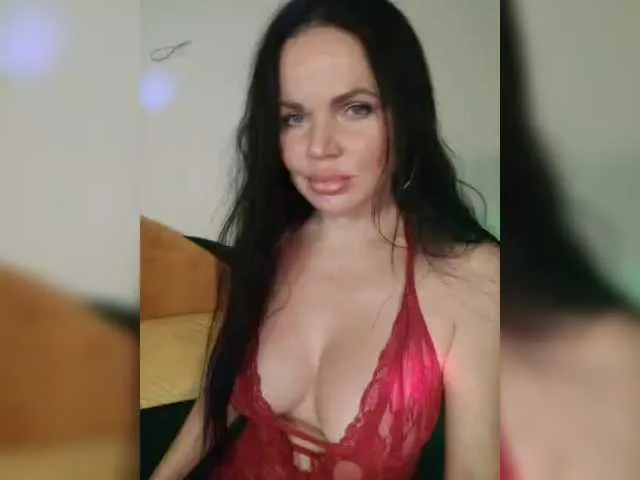 Offline Kirakedi on BongaCams