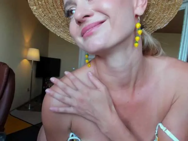 Kriszayka — brain, attention,tokens, sense of humor.