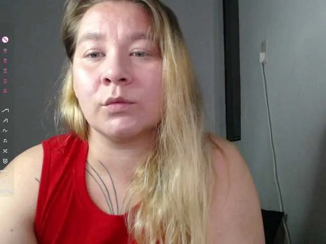 Offline Lilye on BongaCams
