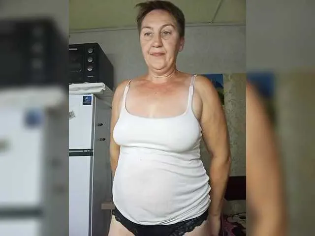 Offline LizaLuxer on BongaCams