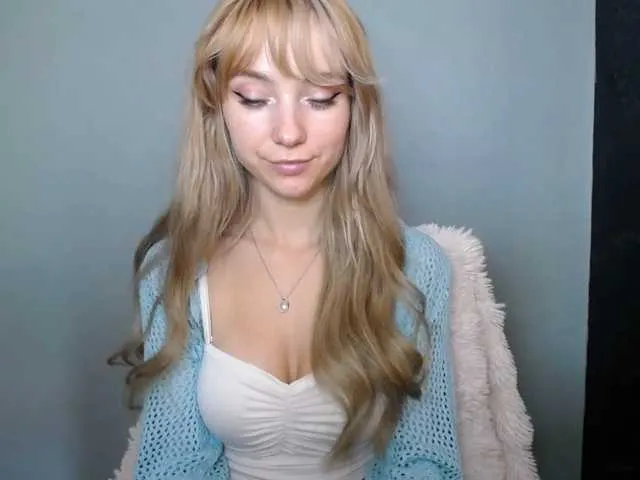 Offline LuciaLovely on BongaCams