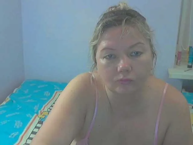 Offline LucyAlexis on BongaCams