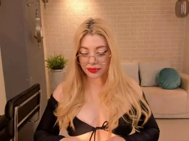 Offline MadisonKane on BongaCams