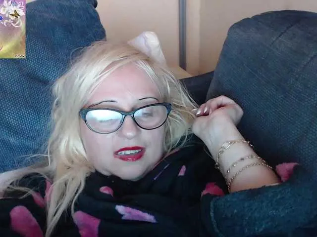 Offline martachatte19 on BongaCams