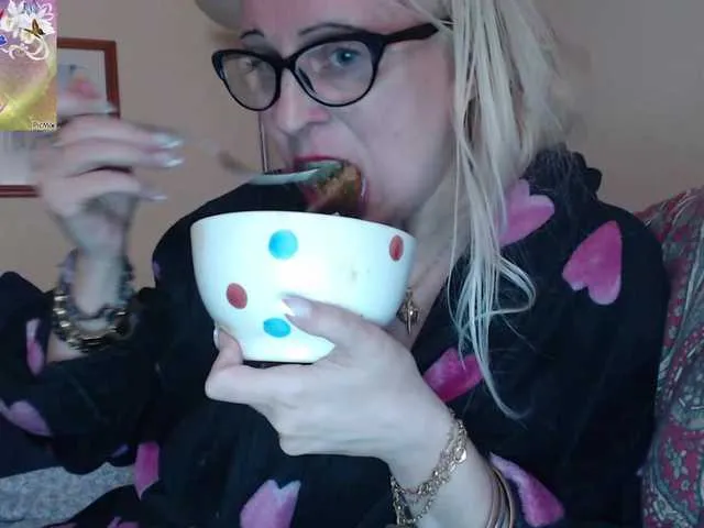 Offline martachatte19 on BongaCams