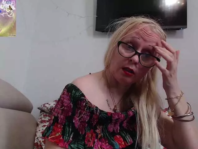 Offline martachatte19 on BongaCams