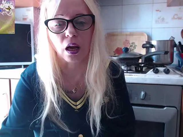 Offline martachatte19 on BongaCams