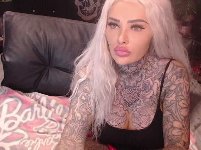 Offline MilaElaine on BongaCams