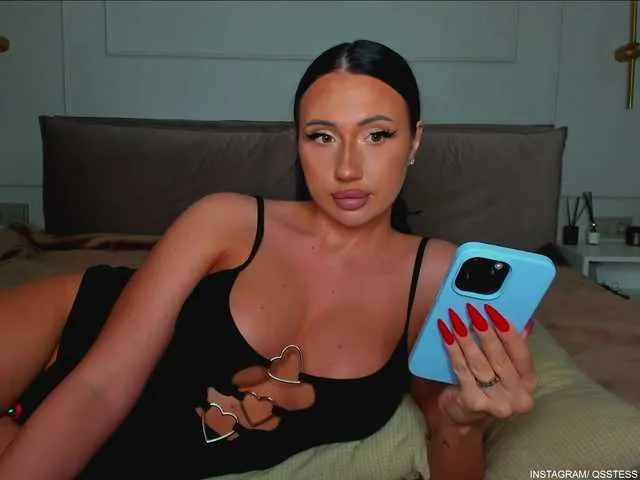 qsstess on BongaCams