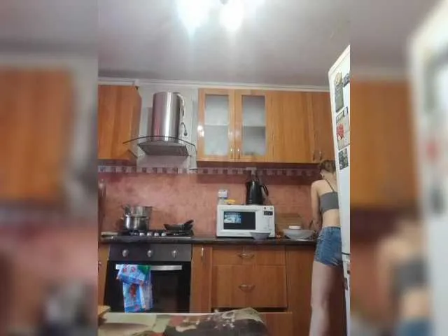 Offline Raisin on BongaCams