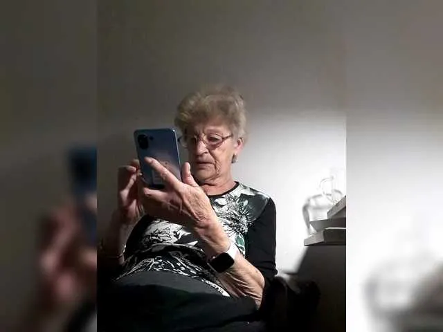 Offline Reife-dame on BongaCams