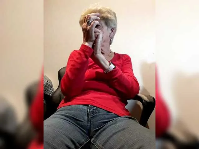 Offline Reife-dame on BongaCams