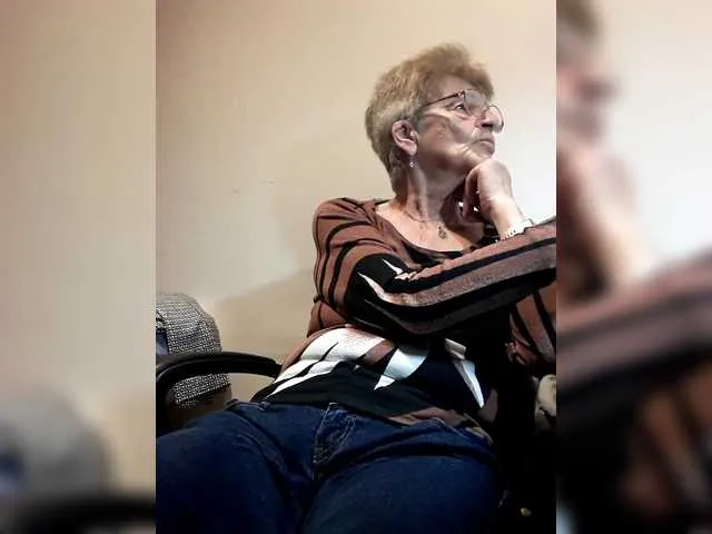 Offline Reife-dame on BongaCams