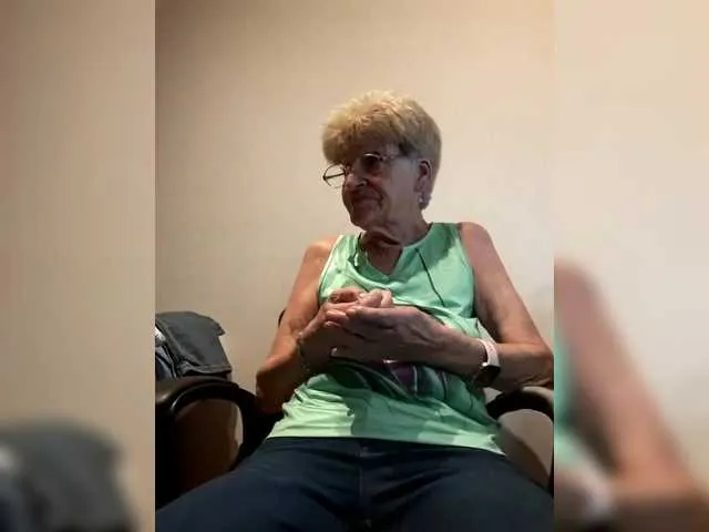 Offline Reife-dame on BongaCams