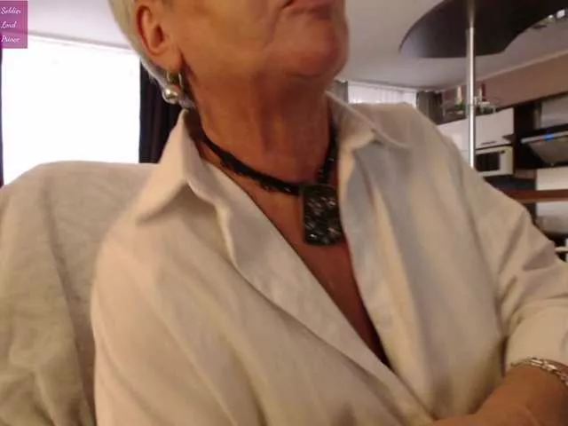 Offline roxana-brooks on BongaCams