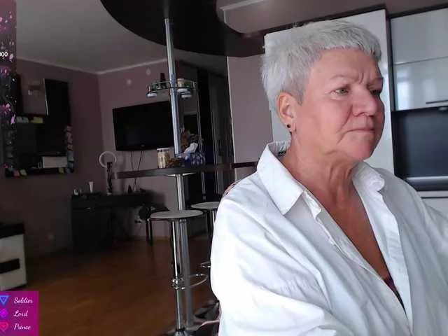 Offline roxana-brooks on BongaCams