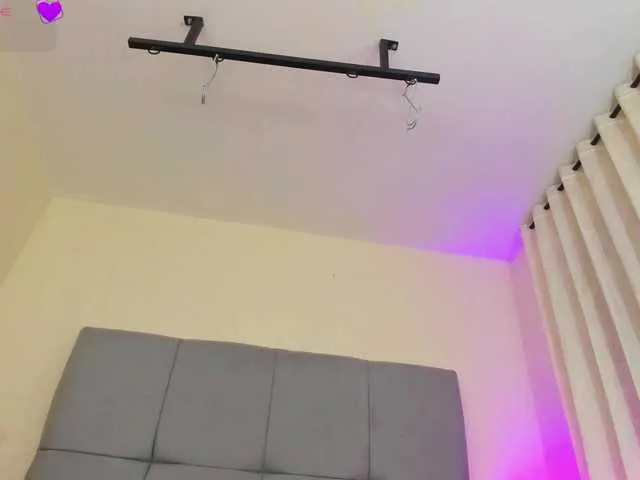 Offline scarlethit on BongaCams