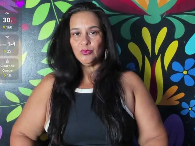 Freechat sharlott-bbw on BongaCams