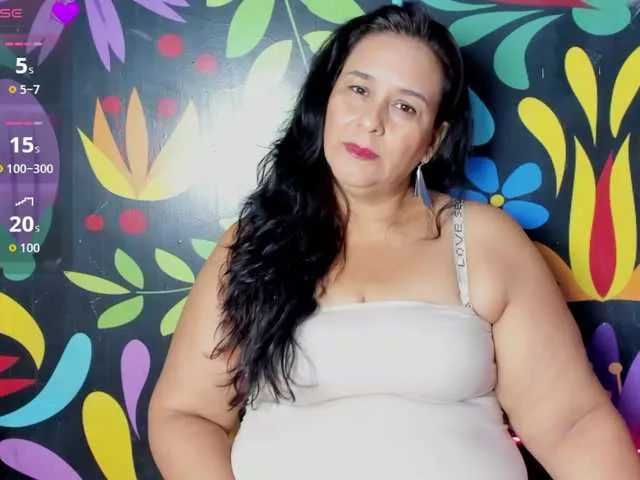 Freechat sharlott-bbw on BongaCams