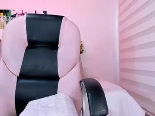 Offline alheli-16 on CamSoda