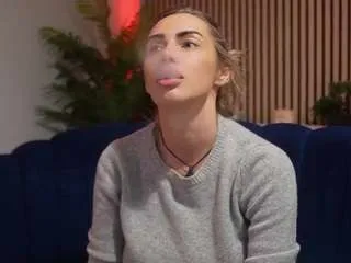 Freechat angel-wow on CamSoda