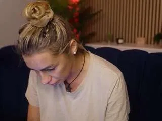 Freechat angel-wow on CamSoda