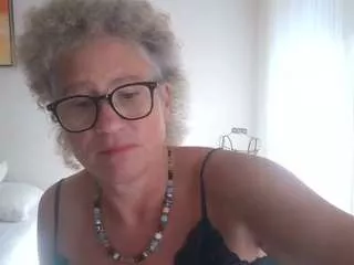 Offline blondecougar on CamSoda