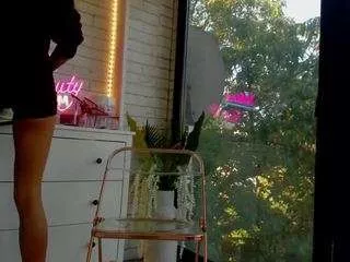 Freechat britneycharm on CamSoda