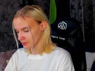 Freechat carolin-miller on CamSoda