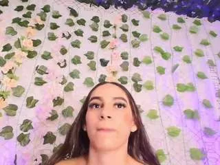 Freechat celeste-moonxx on CamSoda