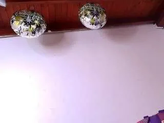 Freechat celeste-moonxx on CamSoda