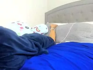 Away charlie3x215 on CamSoda