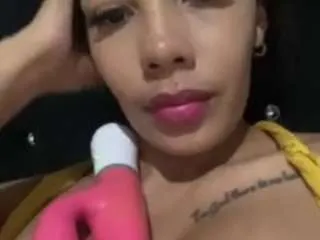 Freechat cherryblake on CamSoda