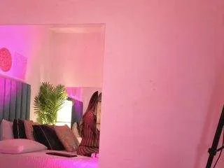 Offline cristal-heart on CamSoda