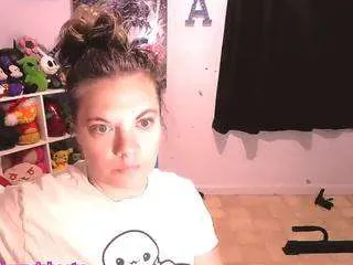 Freechat cutiebooty4u on CamSoda