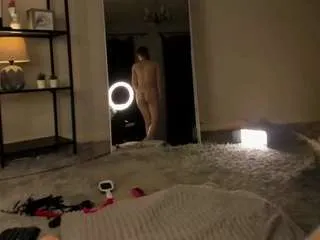 elfinvibes — CUM WHILE MAMI IS SHOPPING [1111 tokens remaining]